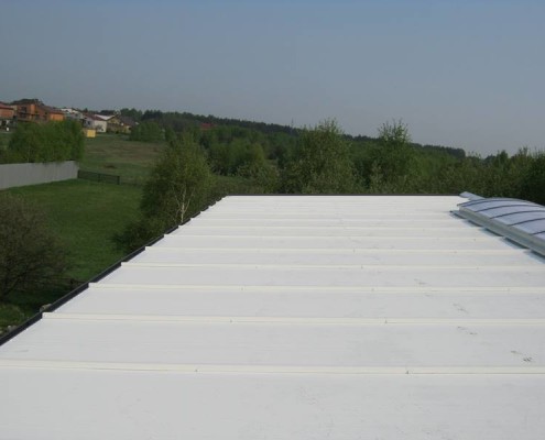 Połać dachu w systemie "Biały Dach" hala garażowa